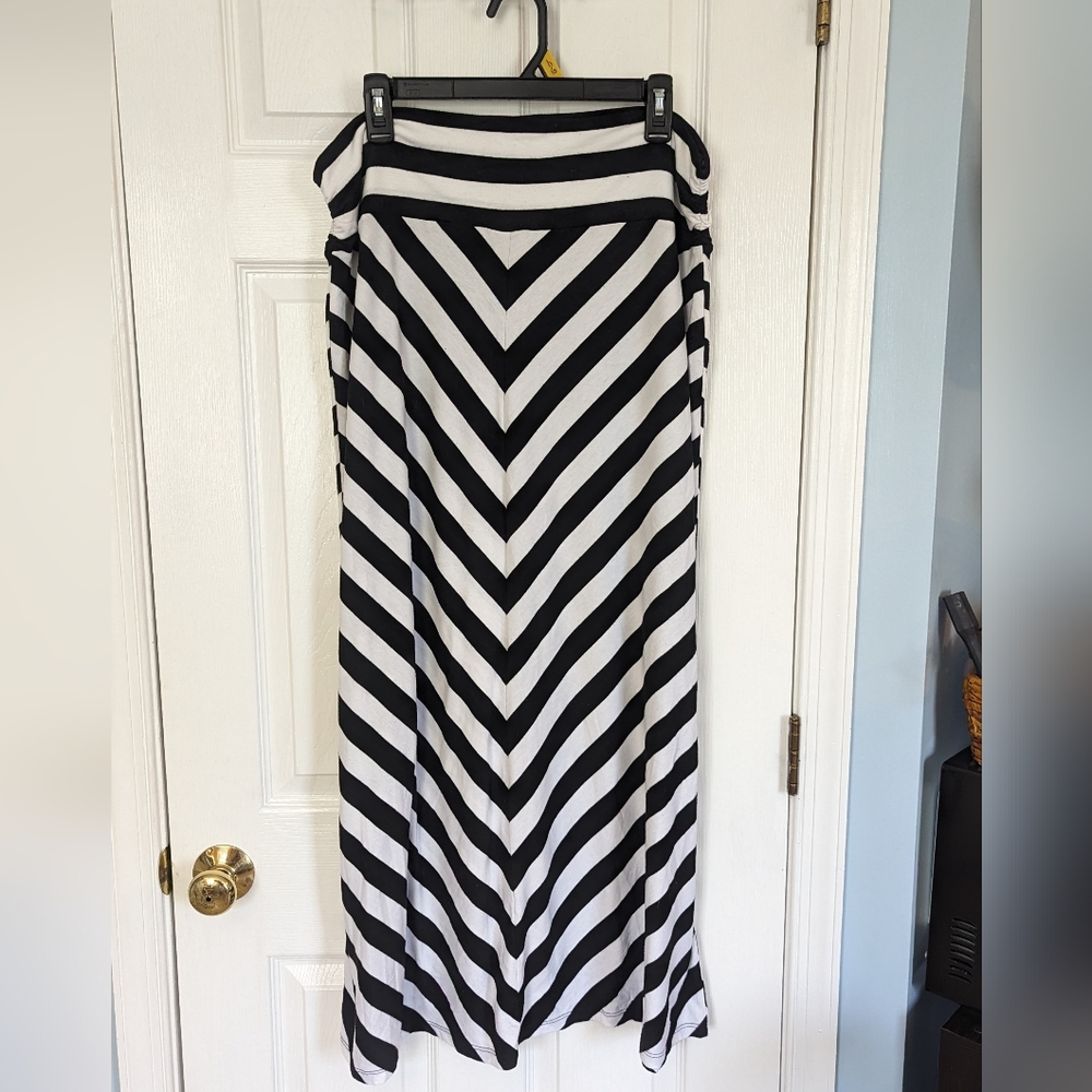 Women's Faded Glory Black and White V Print Ruched side Maxi Skirt Sz XL